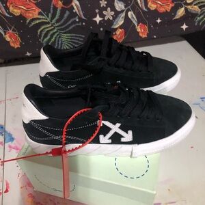 Women’s Off White Lows